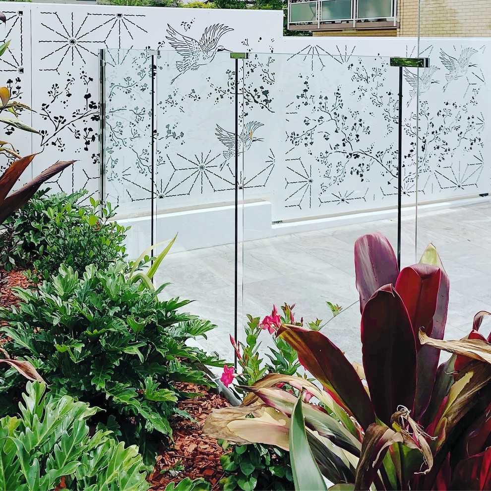 Idée de décoration pour un grand jardin à la française arrière asiatique avec des pavés en pierre naturelle.