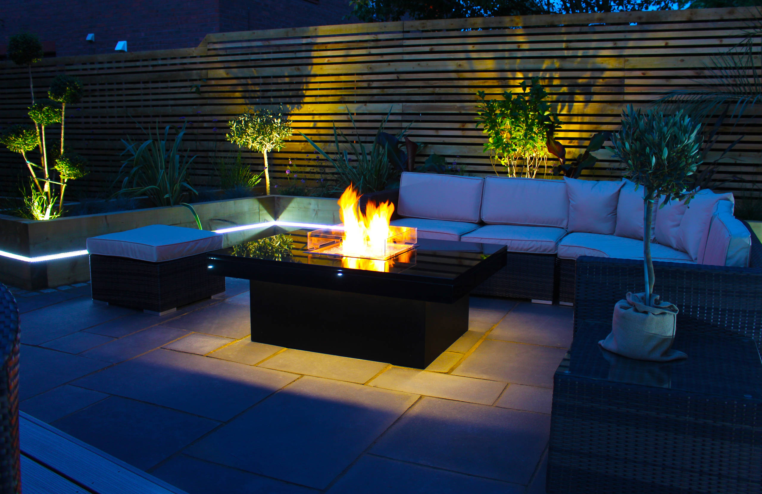 Fire Pit Table Ideas For Your Garden, Patio Fire Pit Table Ideas