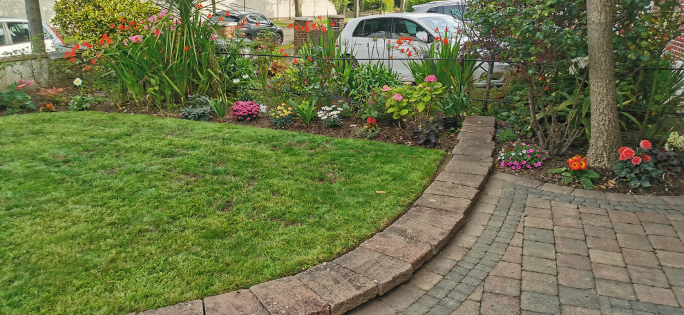 Photo of a traditional landscaping in Dublin.
