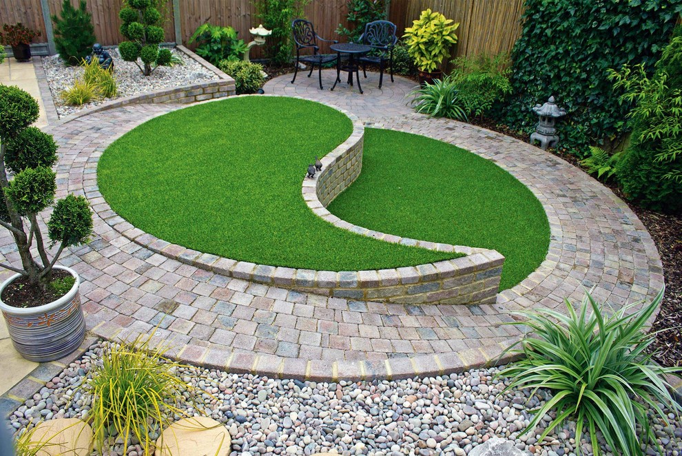 Design ideas for a contemporary landscaping in West Midlands.