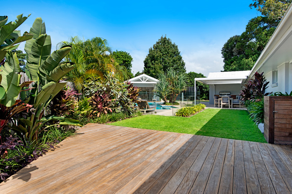 Foto di un giardino stile marinaro esposto in pieno sole di medie dimensioni e dietro casa in estate con pedane
