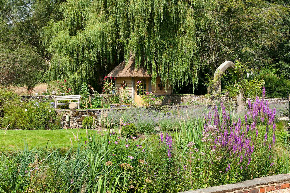 Photo of a classic garden in Hampshire.