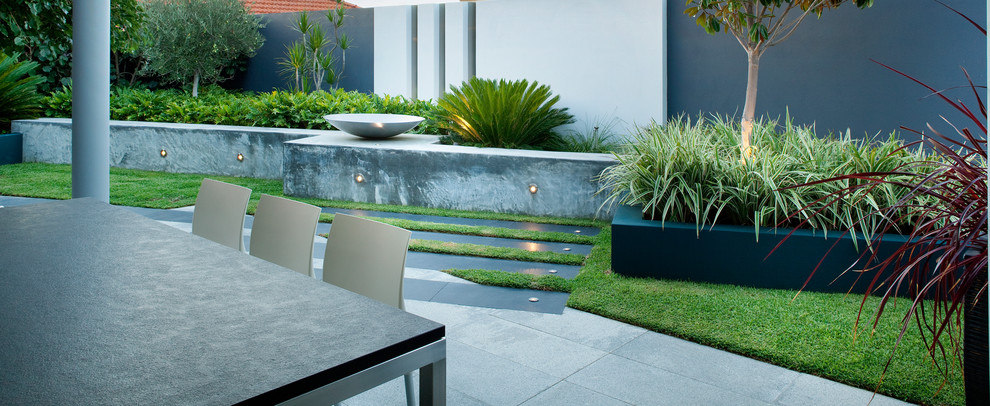 Inspiration for a contemporary landscaping in Perth.