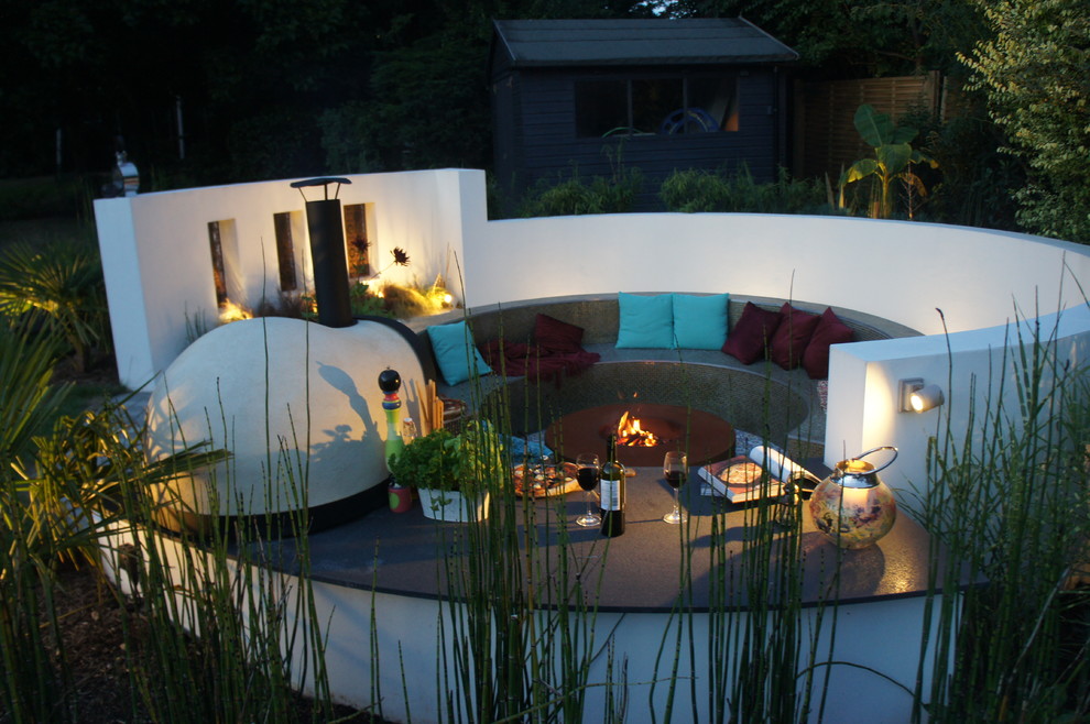 This is an example of a contemporary landscaping in Hertfordshire.