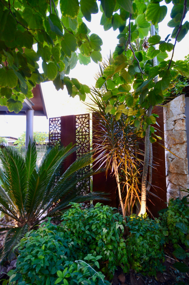 Idee per un piccolo giardino minimal in ombra dietro casa in estate