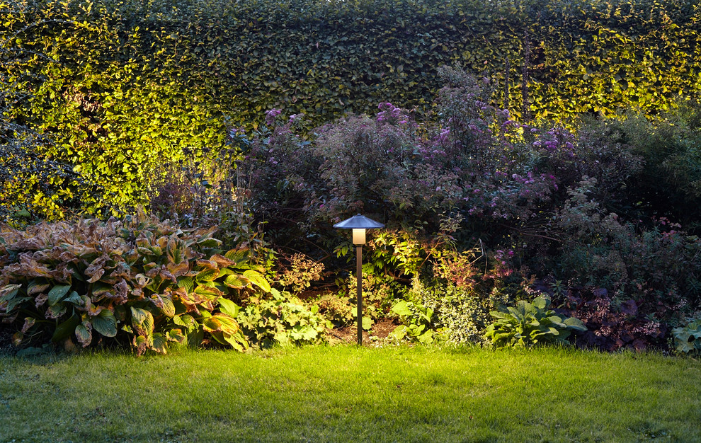 Immagine di un giardino minimalista di medie dimensioni in autunno