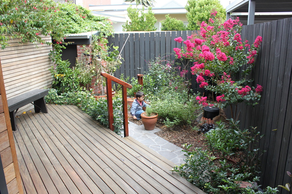 Design ideas for a small rustic back garden in Melbourne.