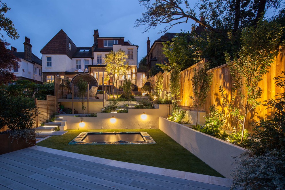 Inspiration for a contemporary garden in Hampshire.