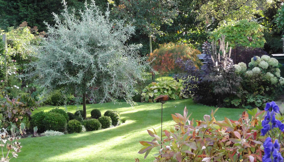 Design ideas for a contemporary landscaping in Cheshire.