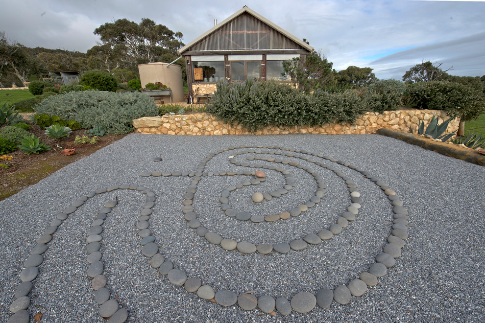 Photo of a world-inspired back full sun garden in Adelaide with gravel.