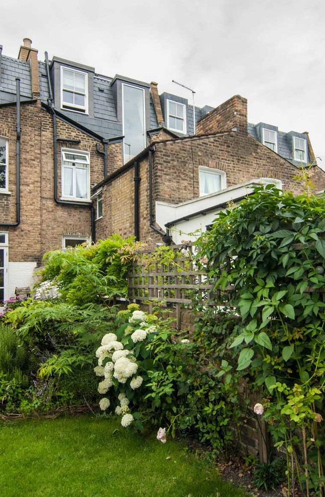 This is an example of a traditional landscaping in London.