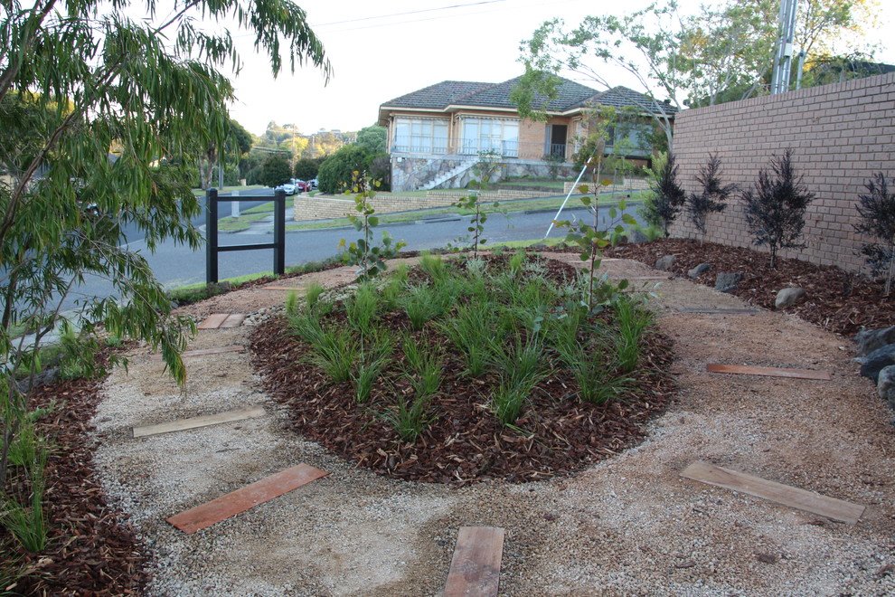 Design ideas for a small traditional full sun front yard gravel garden path in Melbourne for fall.