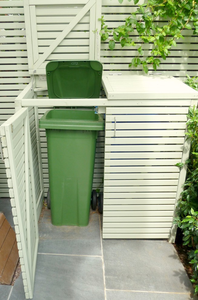 New bin store to house x2 wheely bins Traditional Landscape
