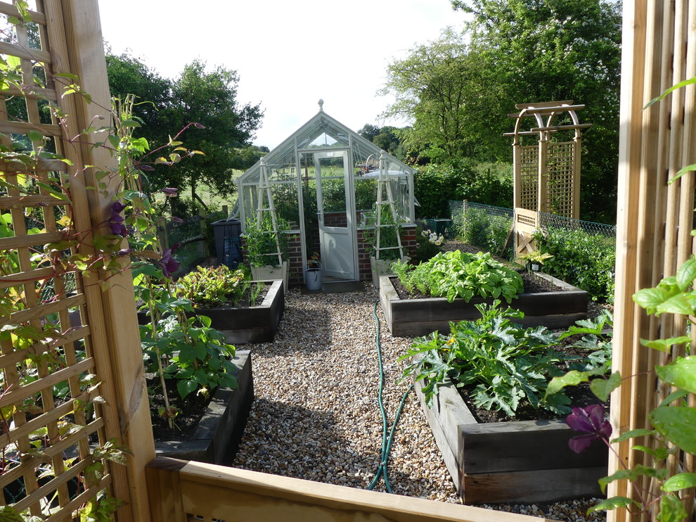 Mittelgroßer Klassischer Garten hinter dem Haus mit direkter Sonneneinstrahlung in Hampshire