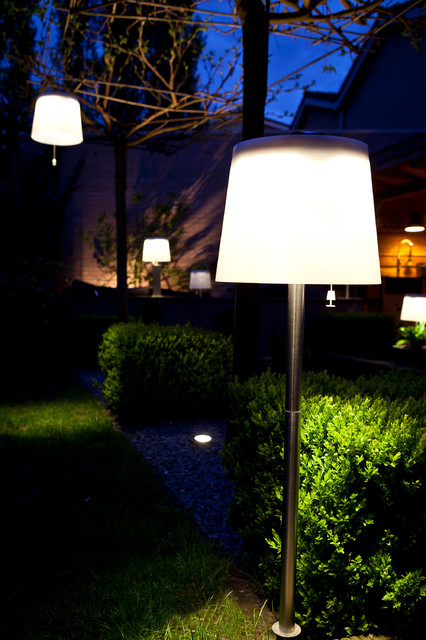 Remote controlled garden deals lights