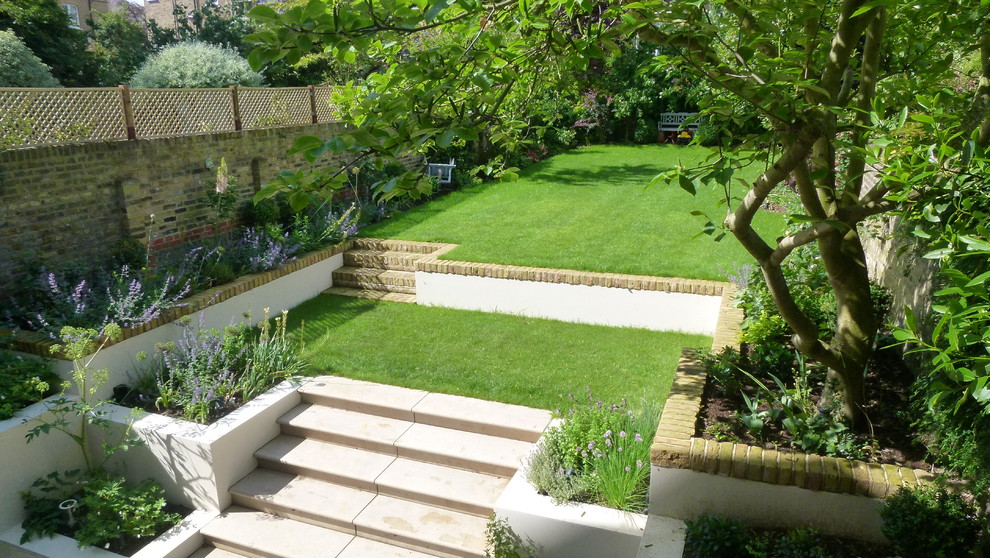 This is an example of a contemporary landscaping in Berkshire.