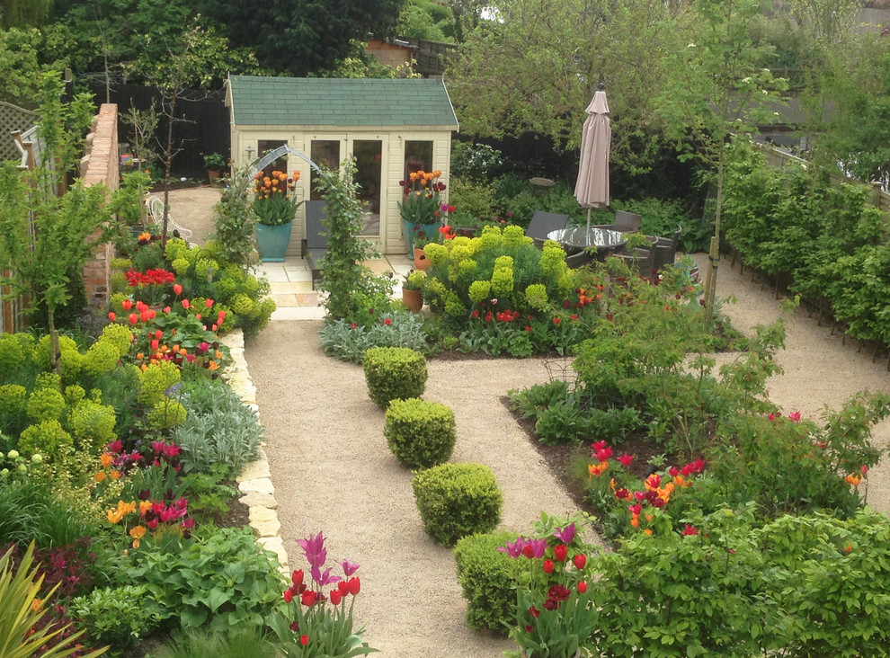 Imagen de jardín clásico de tamaño medio