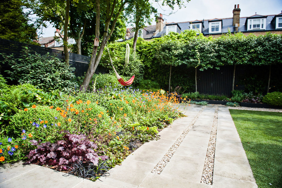 ロンドンにあるトラディショナルスタイルのおしゃれな庭の写真