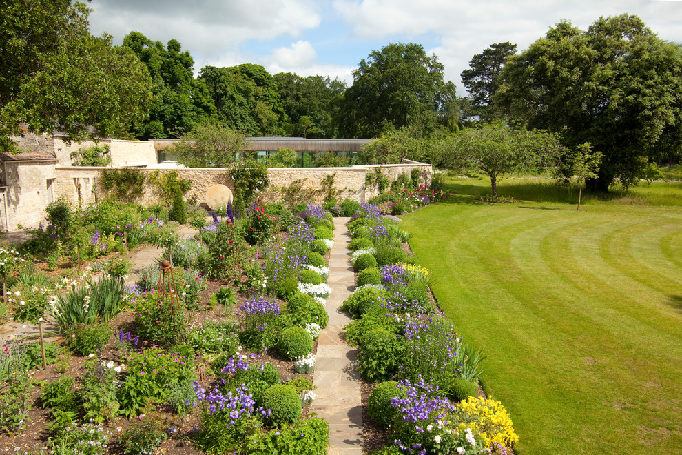 This is an example of a classic garden in Gloucestershire.