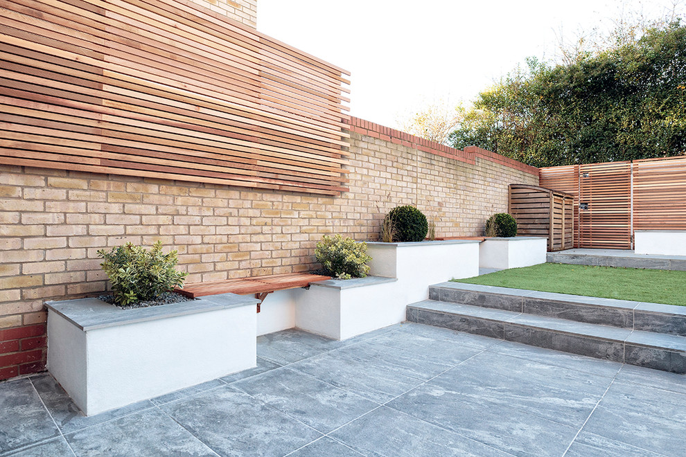 Inspiration for a modern back garden in London.