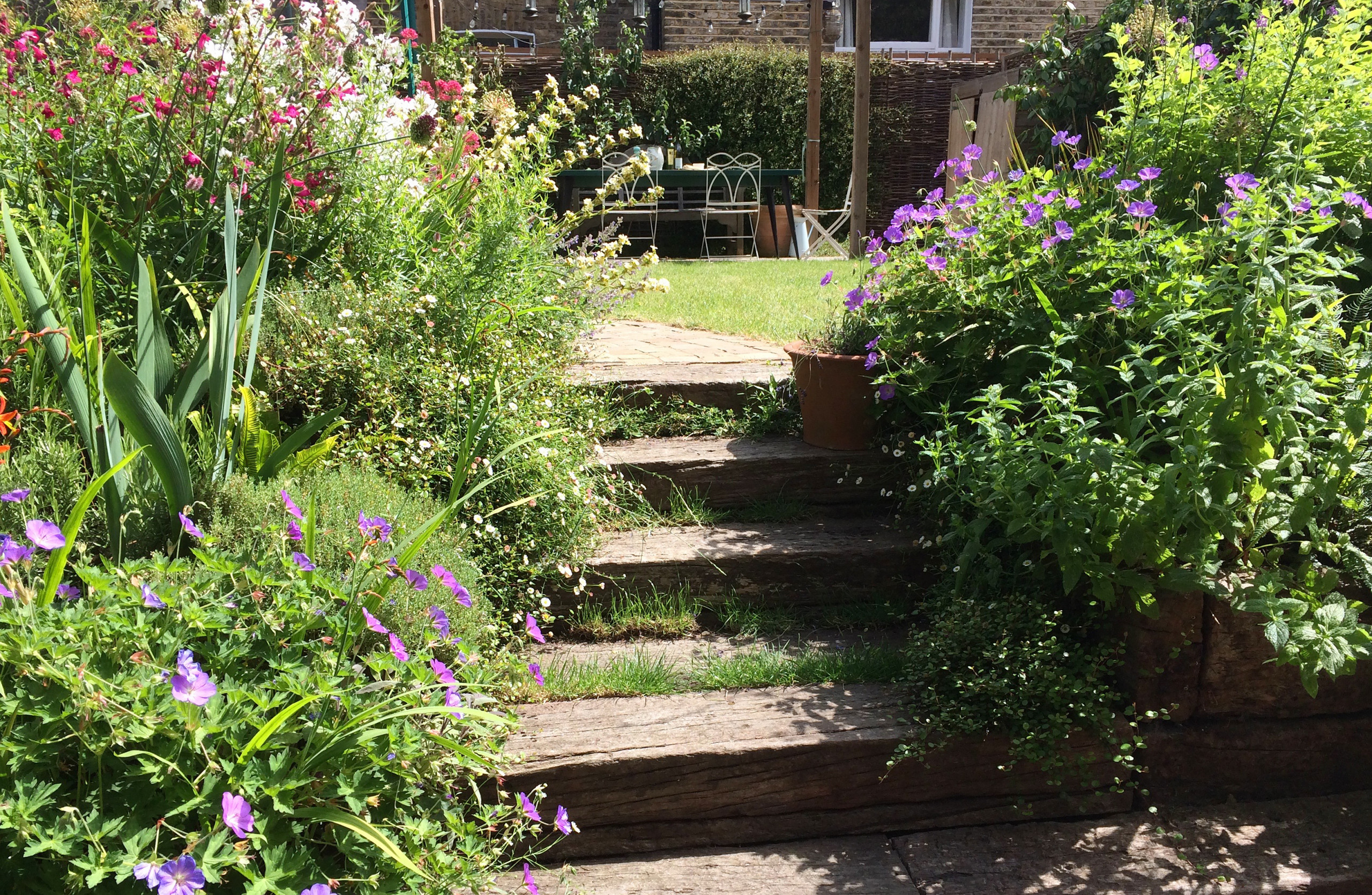 Railway Sleepers Garden - Photos & Ideas | Houzz
