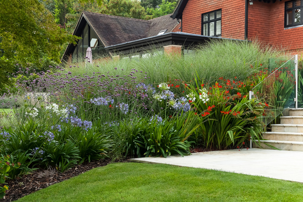 Photo of a modern garden in Sussex.