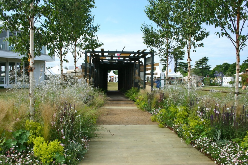 Exemple d'un grand jardin nature avec une exposition ombragée et des pavés en béton.