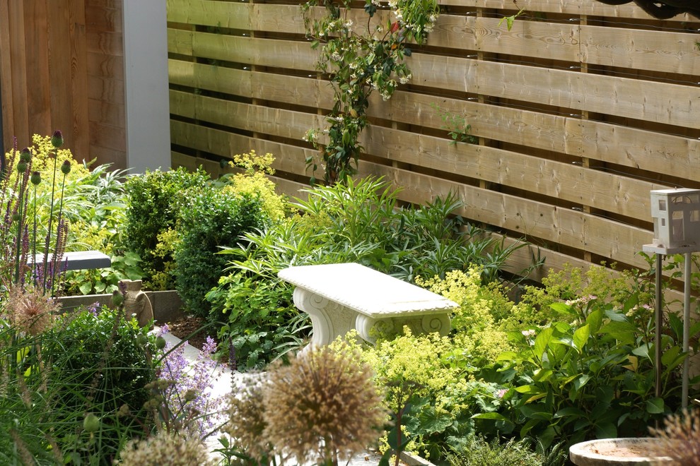 This is an example of a contemporary landscaping in Oxfordshire.