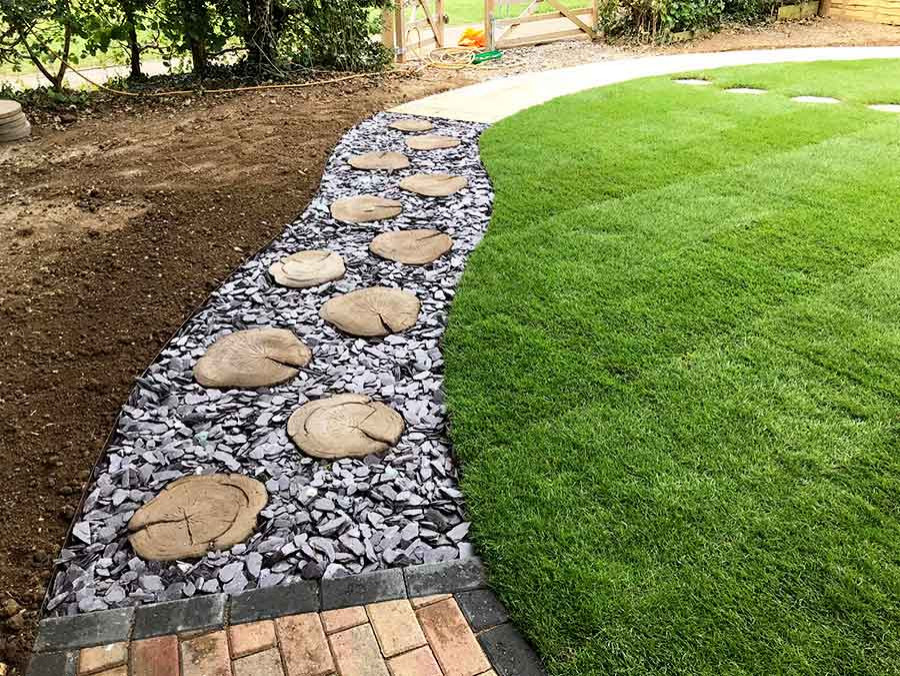 Photo of a contemporary landscaping in Oxfordshire.