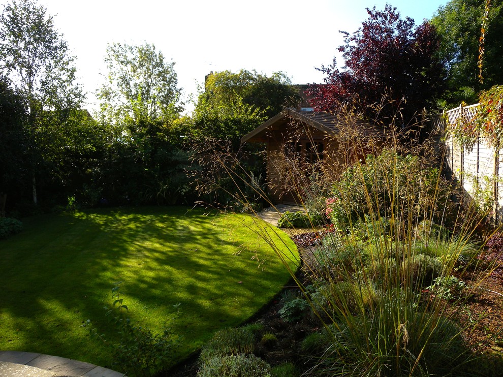 Foto di un giardino di medie dimensioni e dietro casa