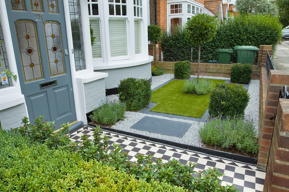 Photo of a contemporary garden in London.