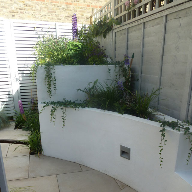 Inspiration for a small contemporary back garden in Kent with a water feature.