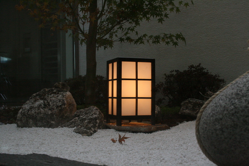Imagen de jardín de estilo zen pequeño en patio con jardín francés y exposición reducida al sol
