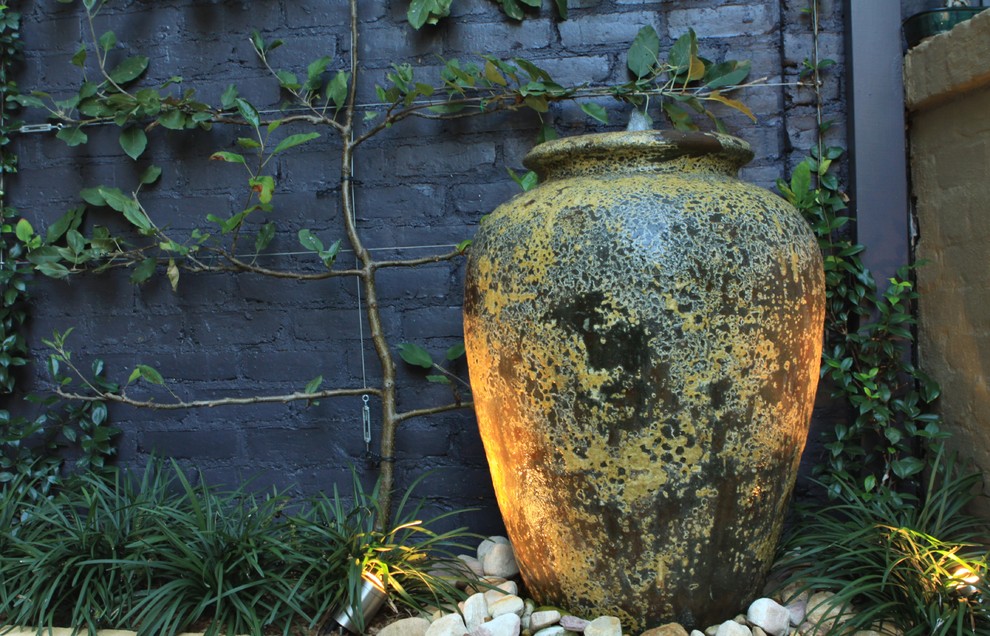 Inspiration for a small contemporary partial sun courtyard gravel water fountain landscape in Sydney.