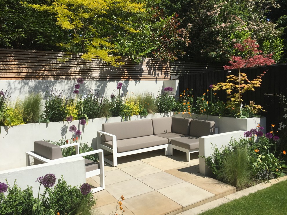Small Urban Contemporary Garden in Manchester - Contemporary