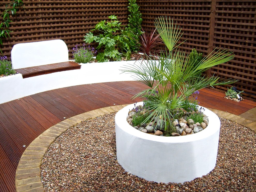 Immagine di un giardino design con pedane