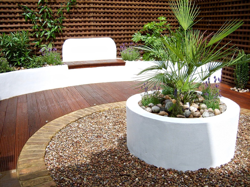 Immagine di un giardino design con pedane