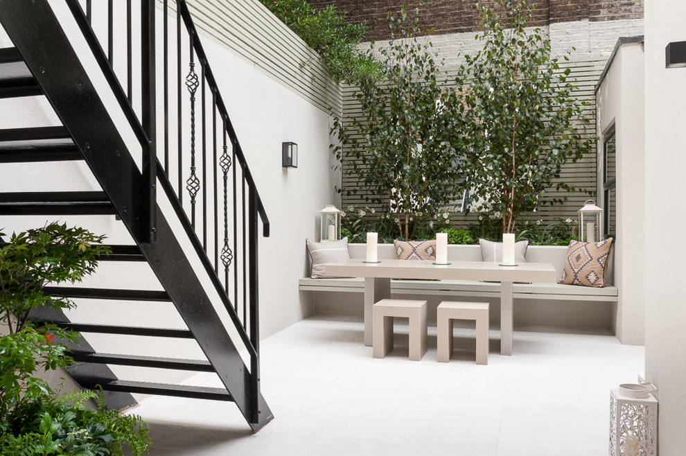 Photo of a small contemporary patio in London.