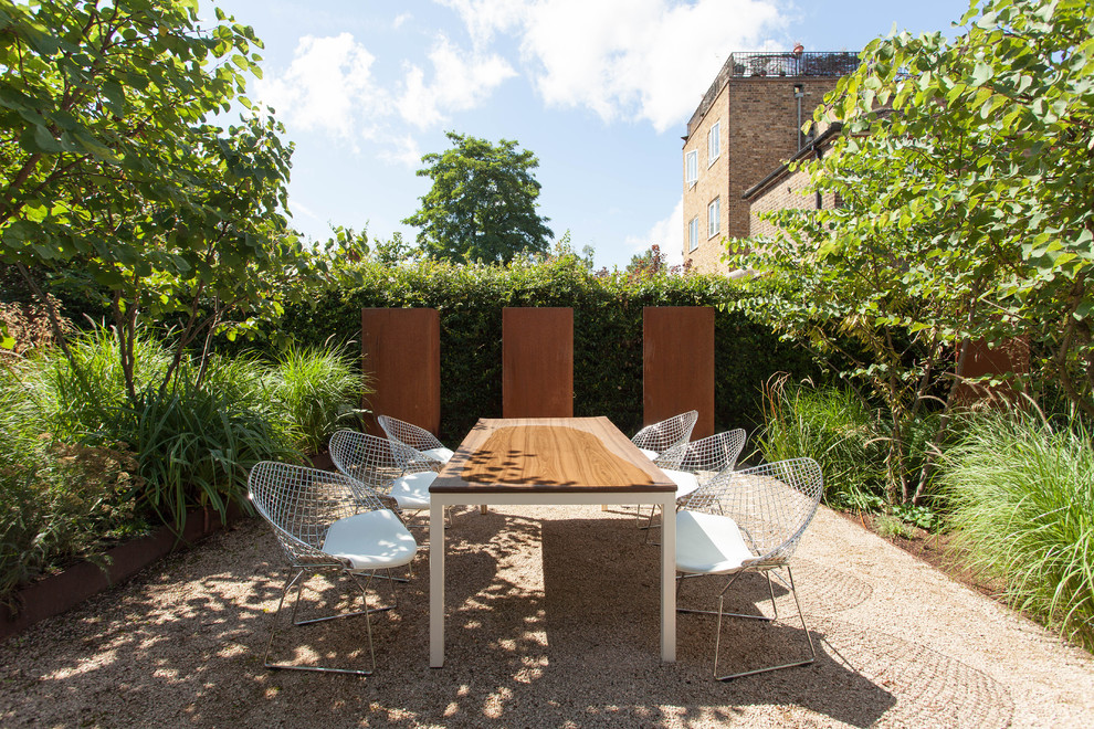 Photo of a medium sized contemporary back garden in London with gravel.