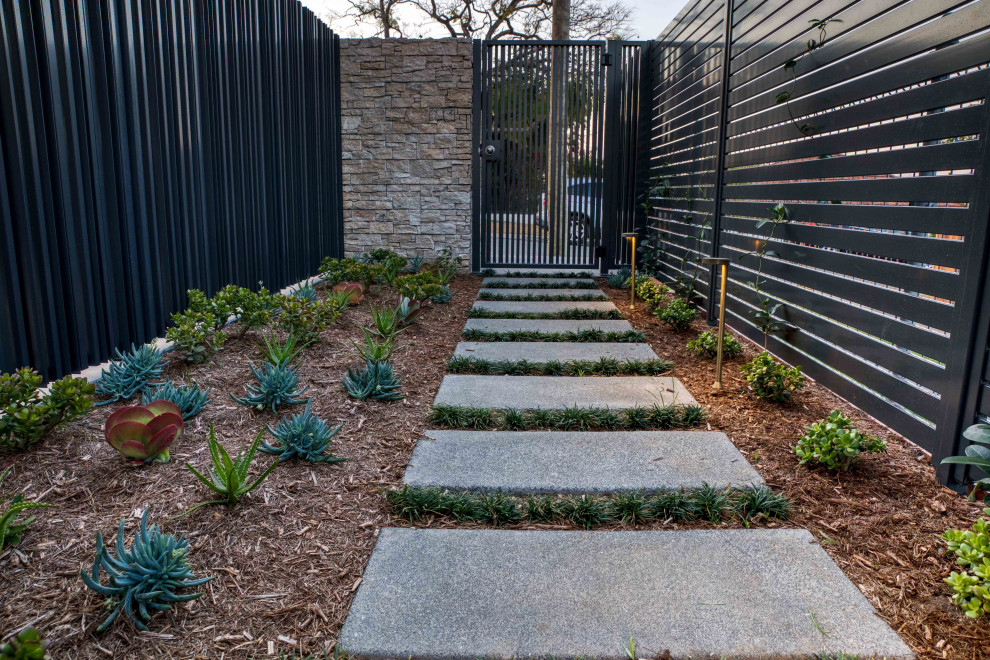Photo of a contemporary full sun concrete paver landscaping in Brisbane.