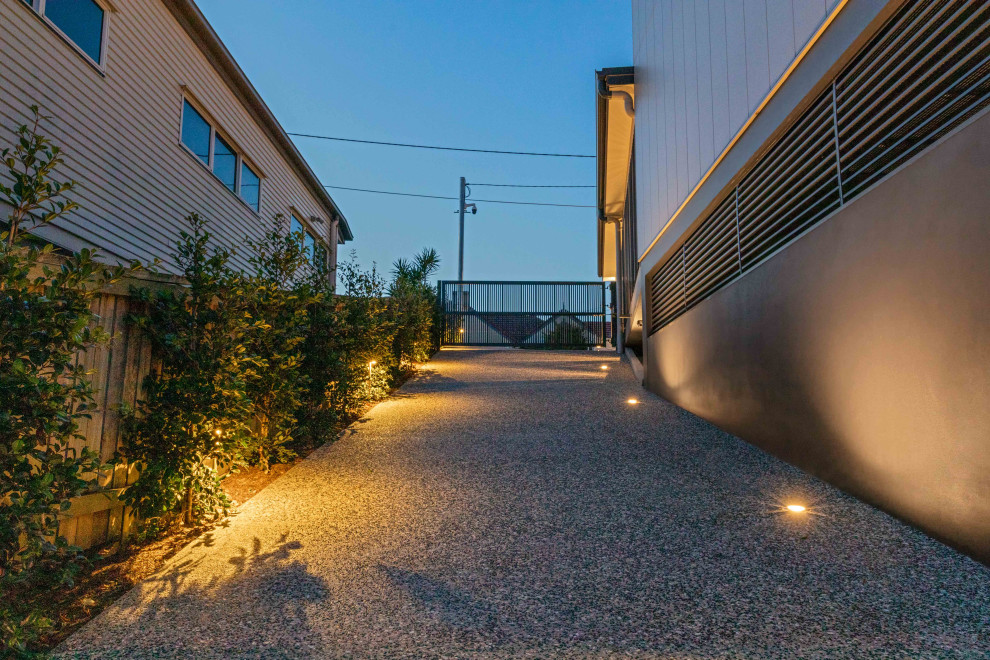 Ispirazione per un giardino design esposto in pieno sole con pavimentazioni in cemento
