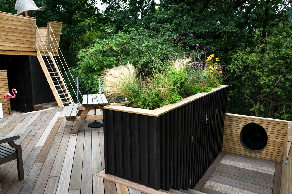 Design ideas for a small contemporary back terrace in Manchester.