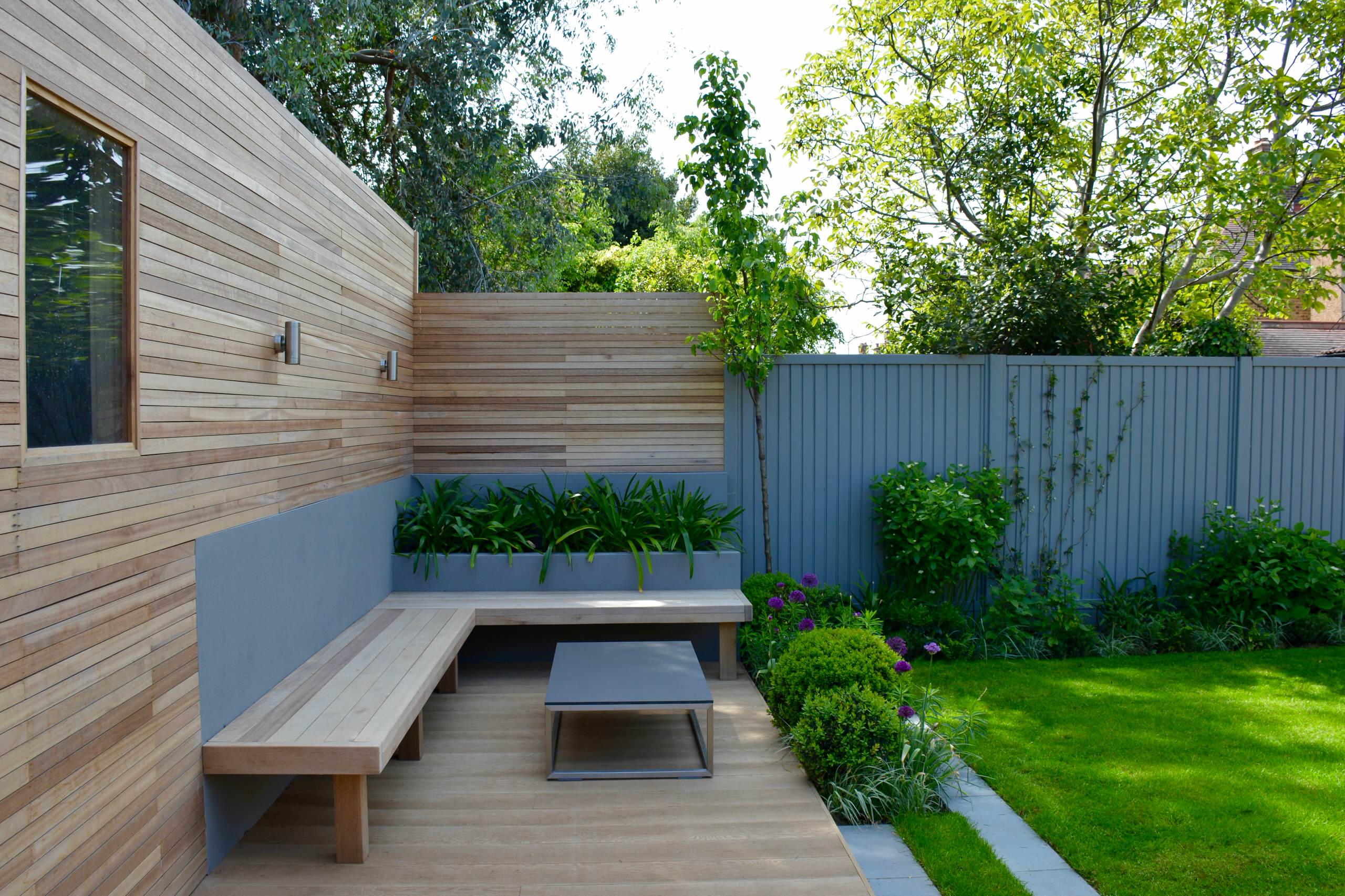 Ideas For Painted Garden Fences and Walls | Houzz UK