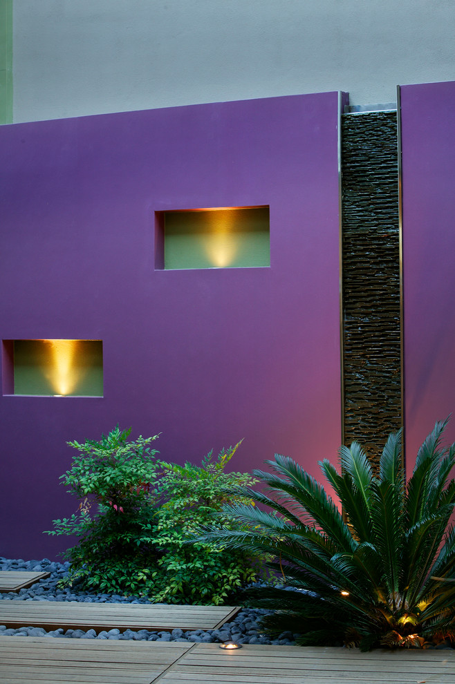 Design ideas for a small contemporary courtyard water fountain landscape in Perth.