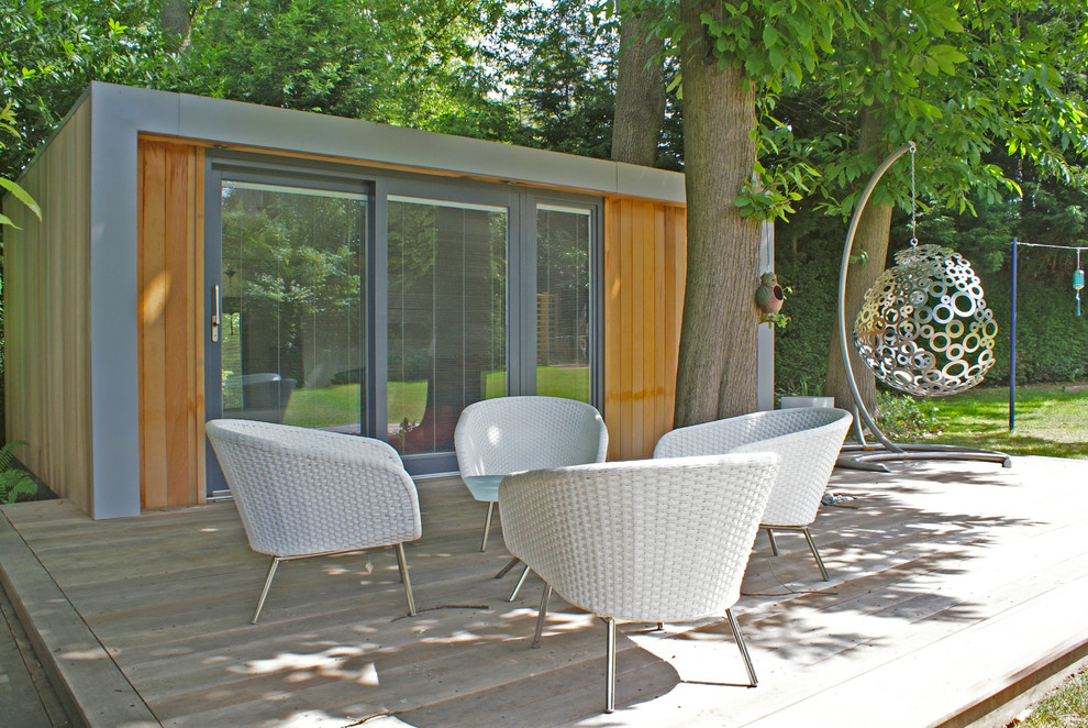 Photo of a contemporary garden in Hertfordshire.