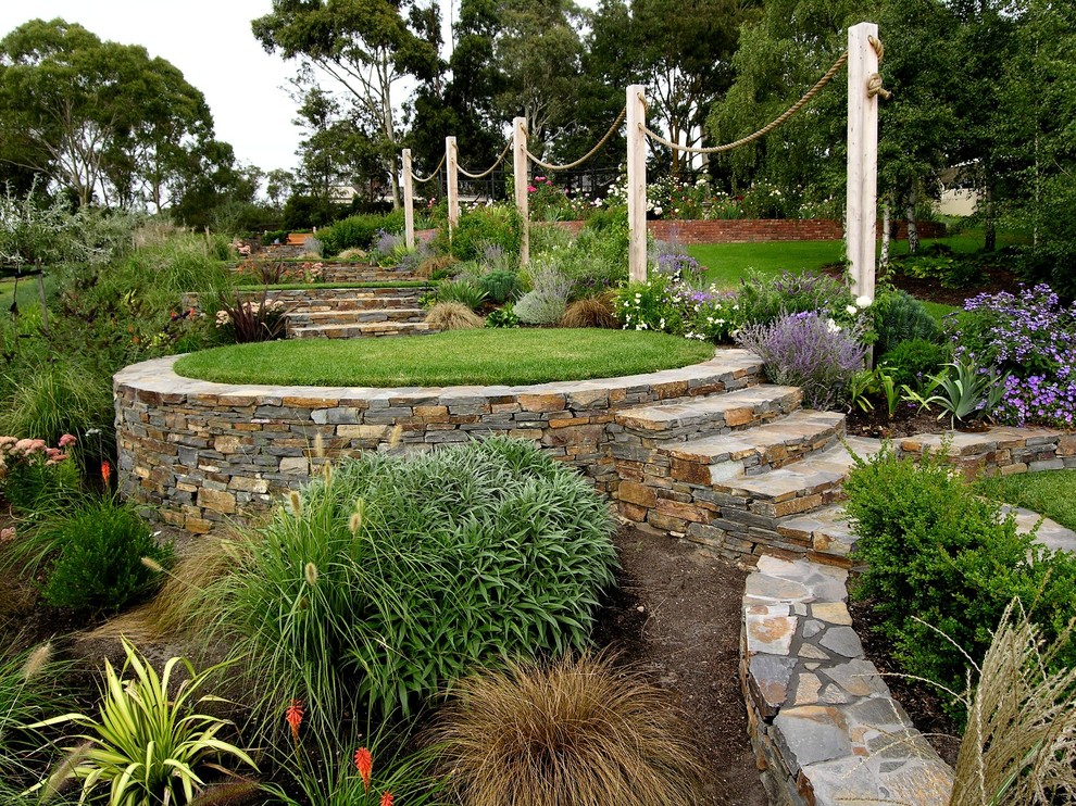 Inspiration for a transitional landscaping in Melbourne.