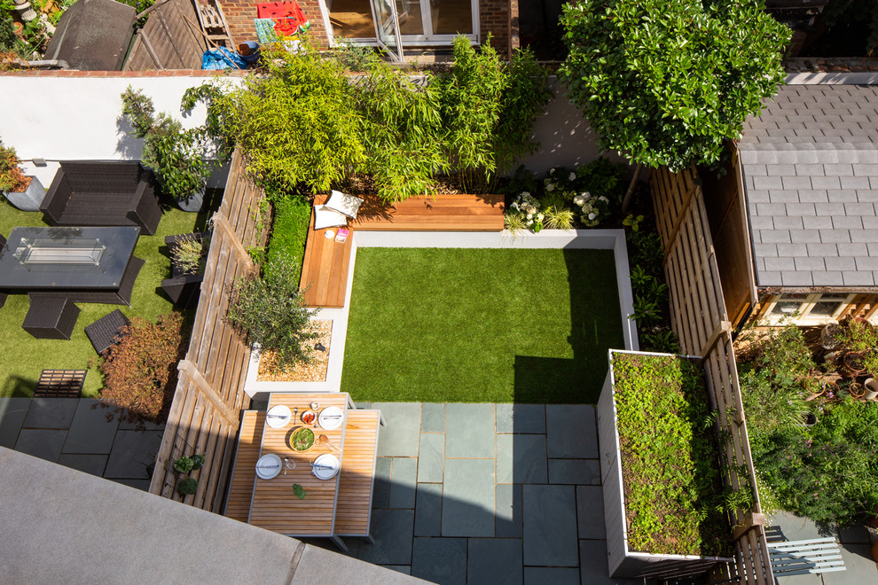 Kleiner, Halbschattiger Moderner Garten hinter dem Haus mit Betonboden in London