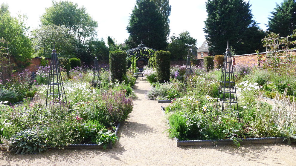 Свежая идея для дизайна: участок и сад в викторианском стиле - отличное фото интерьера