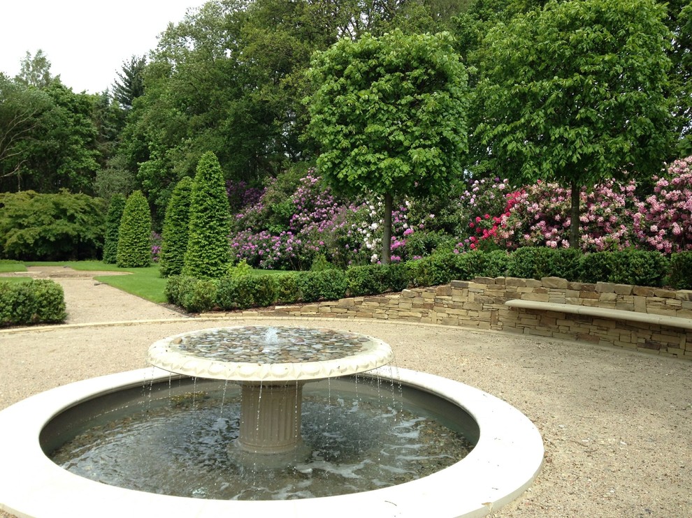 Design ideas for a classic garden in Buckinghamshire.