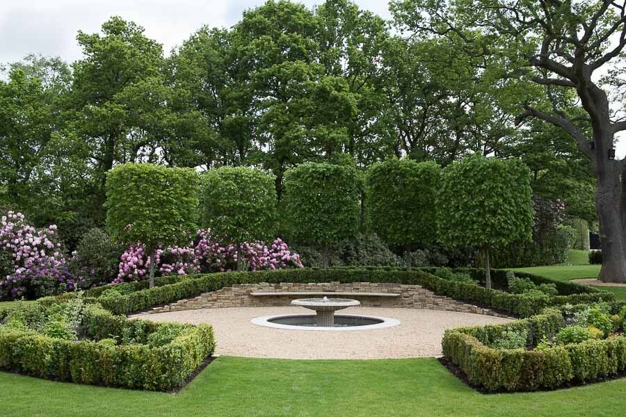 Inspiration for a traditional garden in Buckinghamshire.